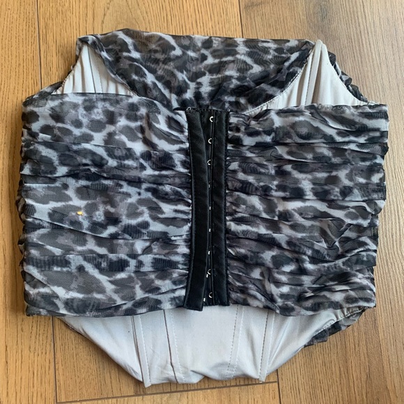 Tic Toc black and grey corset, worn but no flaws. Size small, fits true to size. - Picture 4 of 4